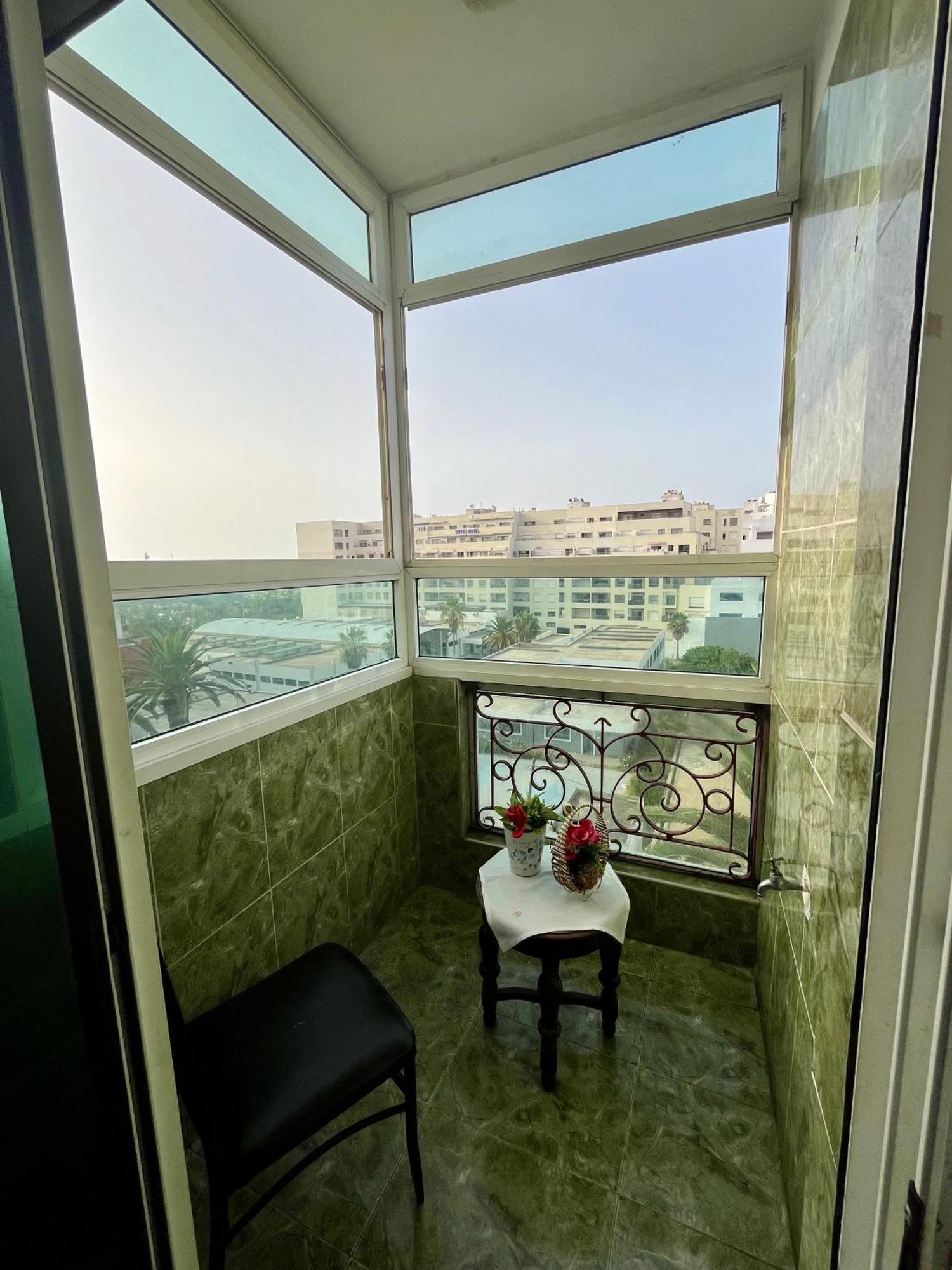 Guy Apartment