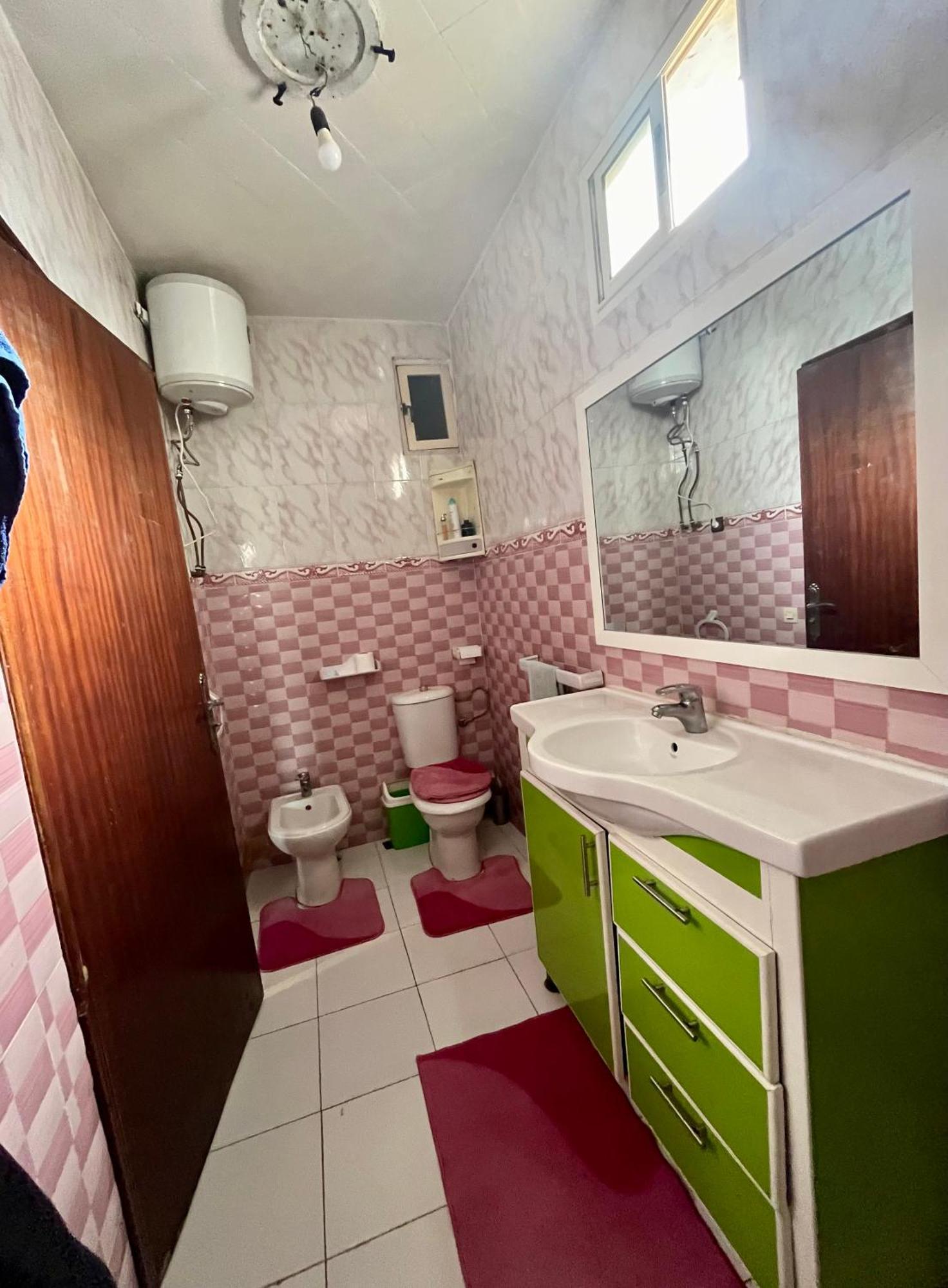 Guy Apartment